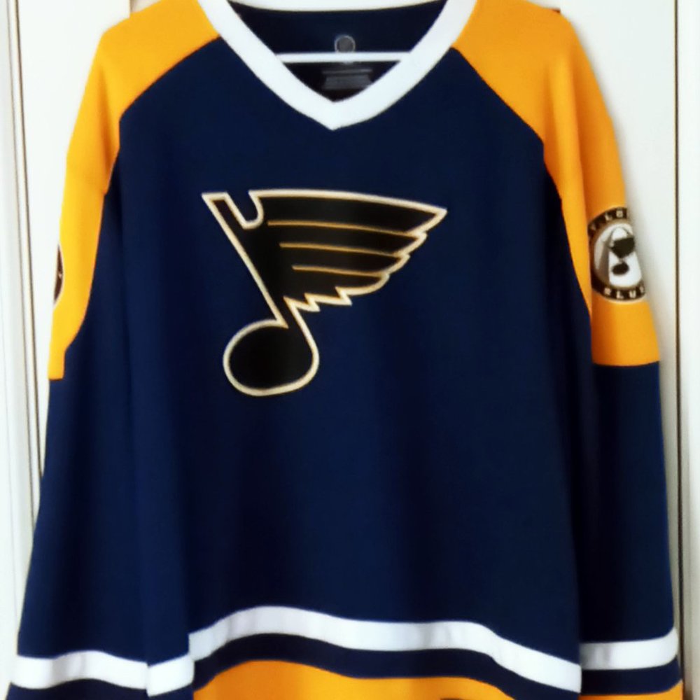 Used NHL ST. Louis Blues Jersey Large 2018 Yellow/Blue